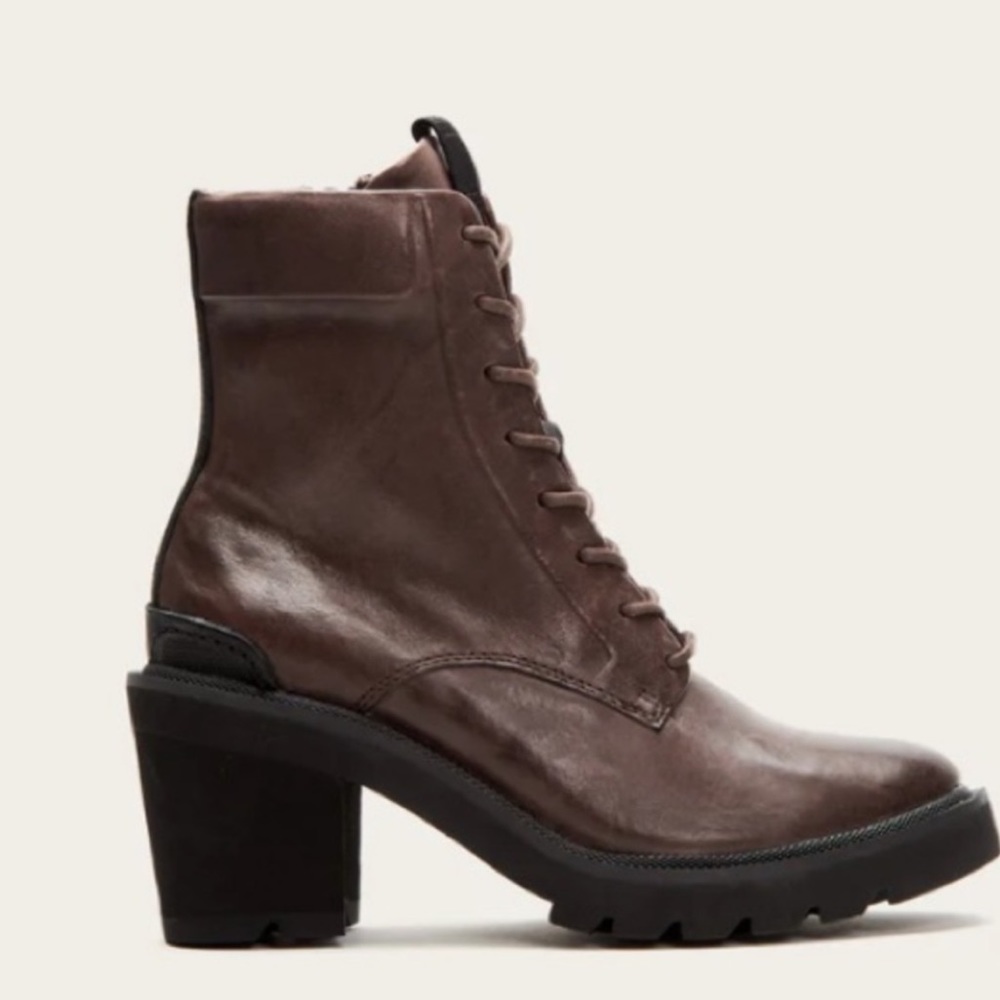 Women's Frye savannah combat boots sz 7.5